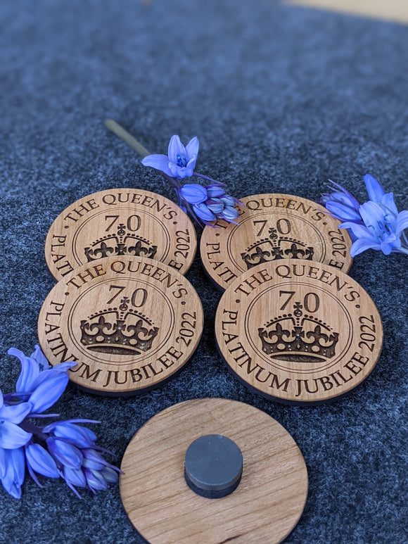 Queen's Platinum Jubilee Fridge Magnet Oak MDF